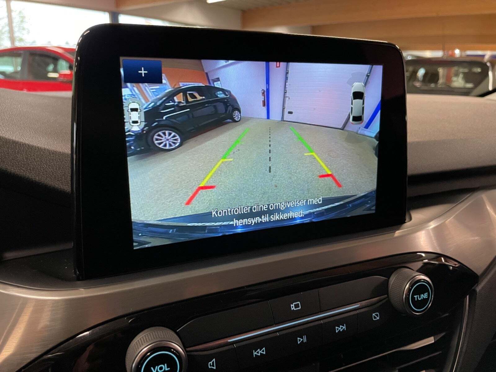 Blå Ford Kuga fra 2022