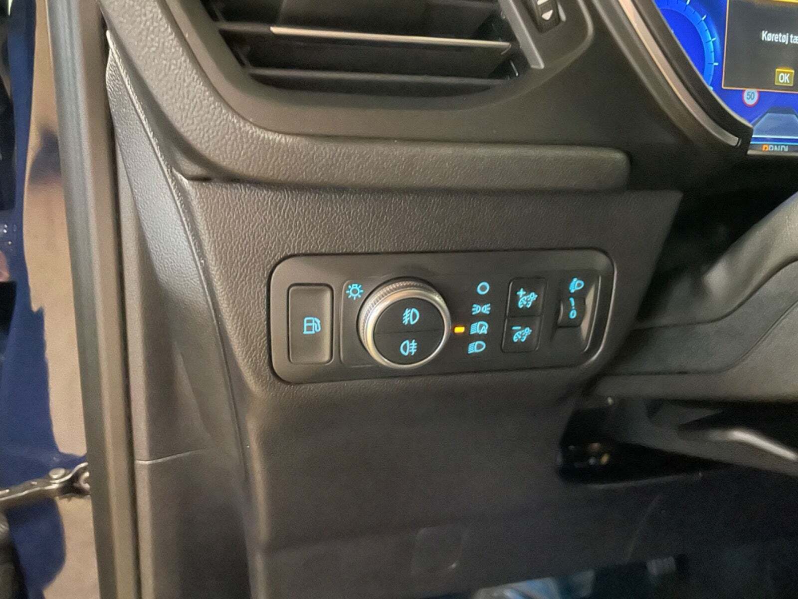 Blå Ford Kuga fra 2022