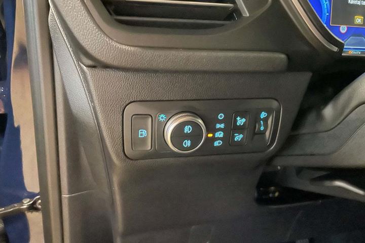 Blå Ford Kuga fra 2022