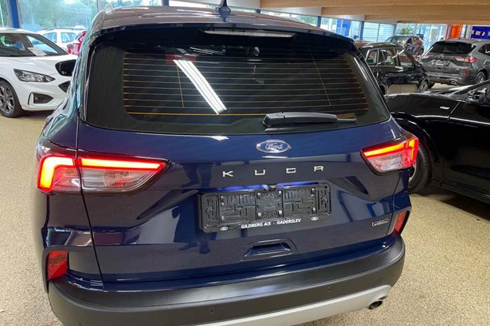 Blå Ford Kuga fra 2022