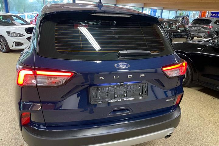 Blå Ford Kuga fra 2022