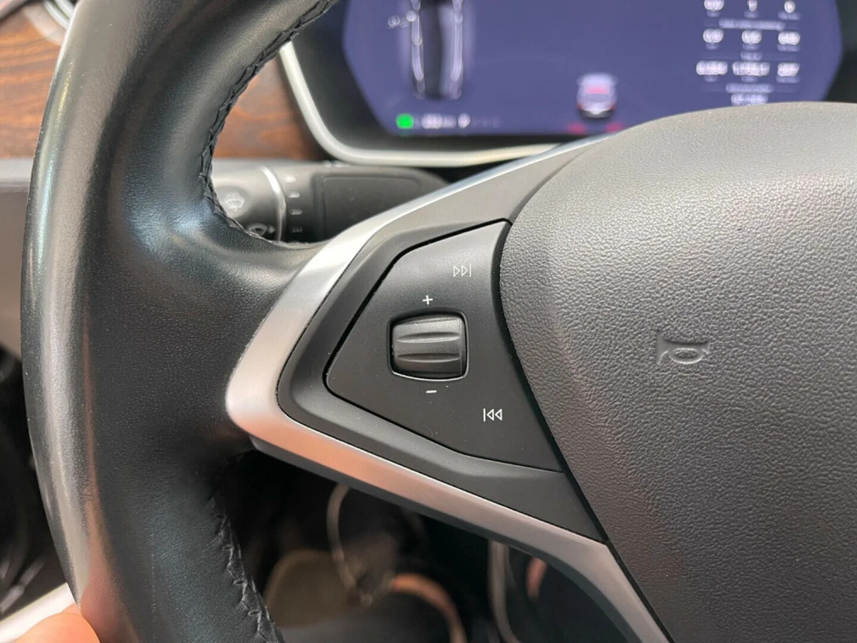 Sort Tesla Model S fra 2018