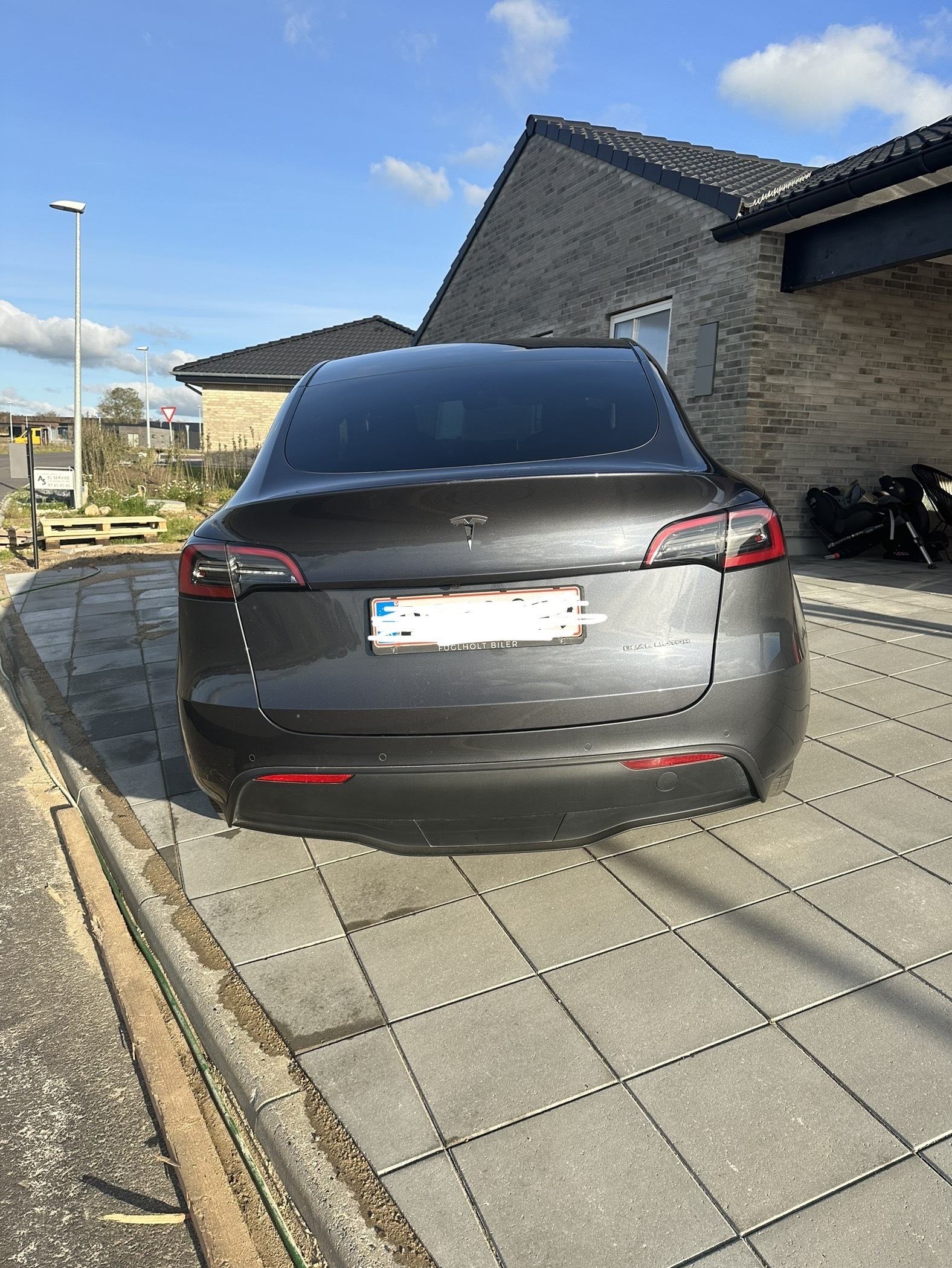 Tesla Model Y Long Range Dual Motor