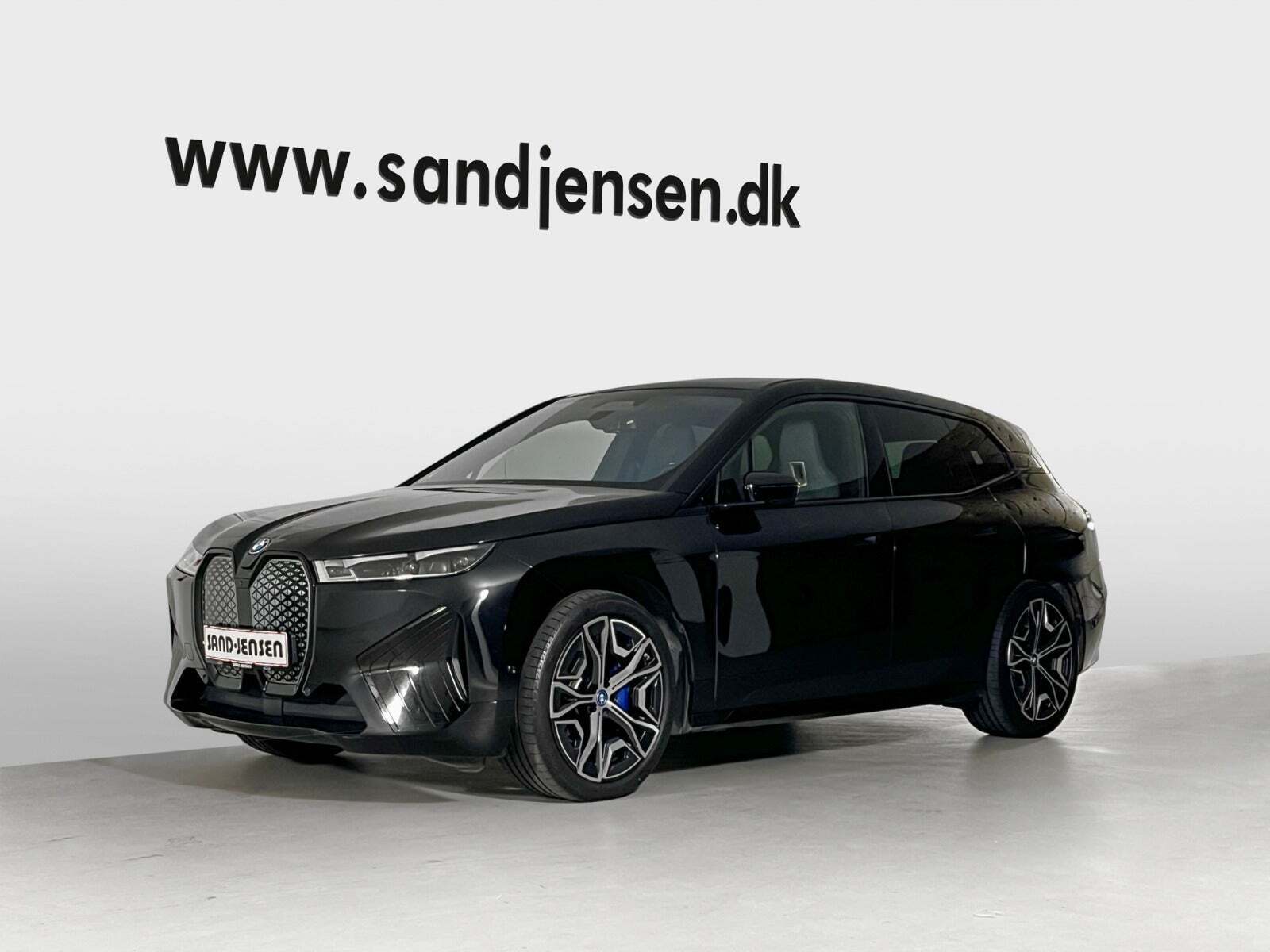 Grå BMW iX fra 2022