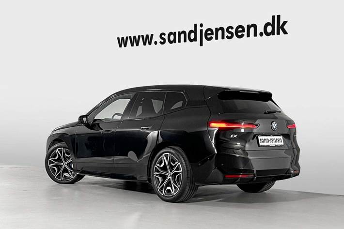 Grå BMW iX fra 2022