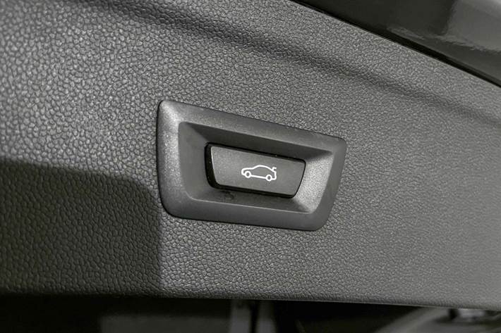 Grå BMW iX fra 2022