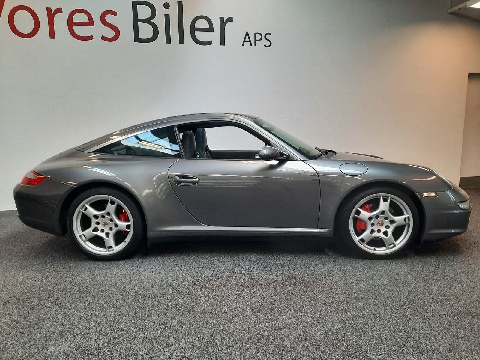 Grå Porsche 911 Targa 4S fra 2007