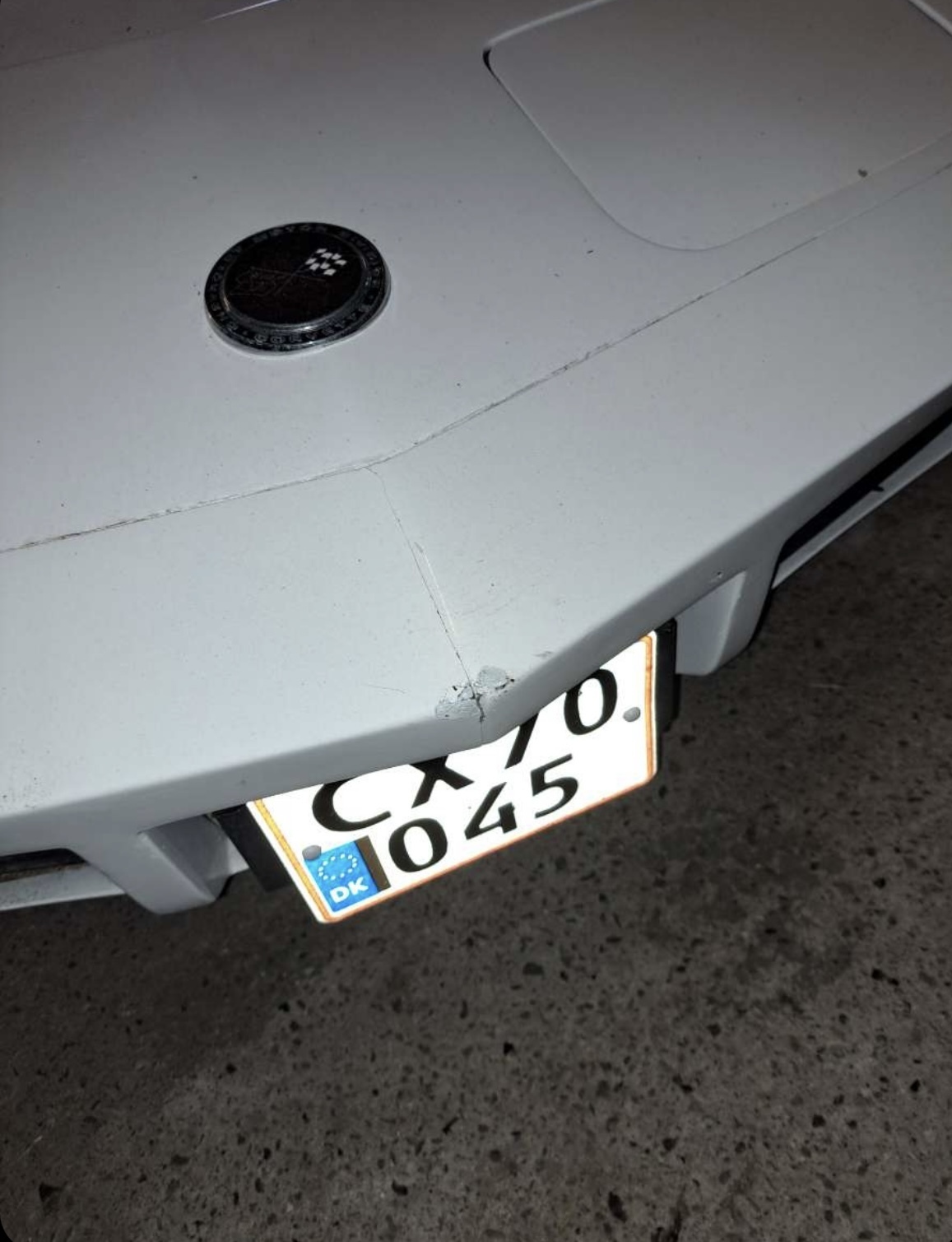 Hvid Chevrolet Corvette fra 1974