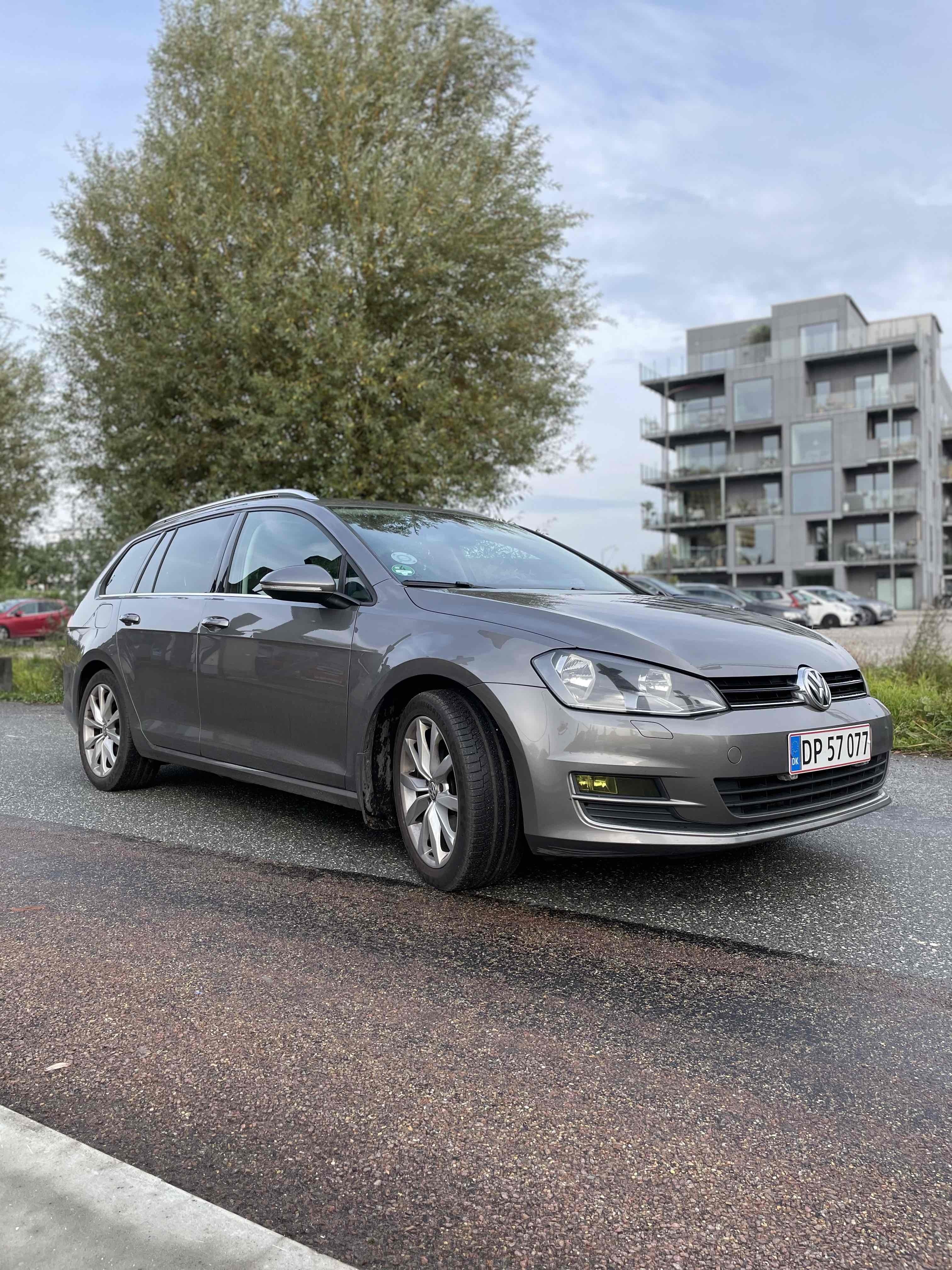Beige VW Golf VII fra 2014