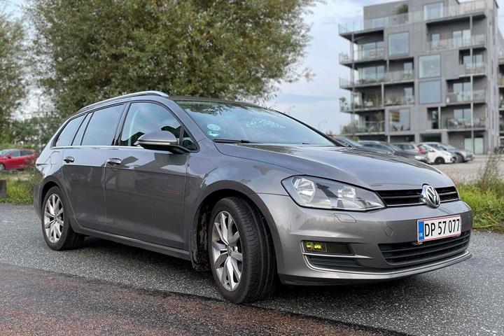 Beige VW Golf VII fra 2014