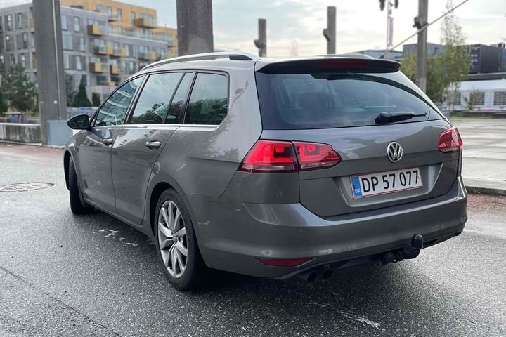 Beige VW Golf VII fra 2014