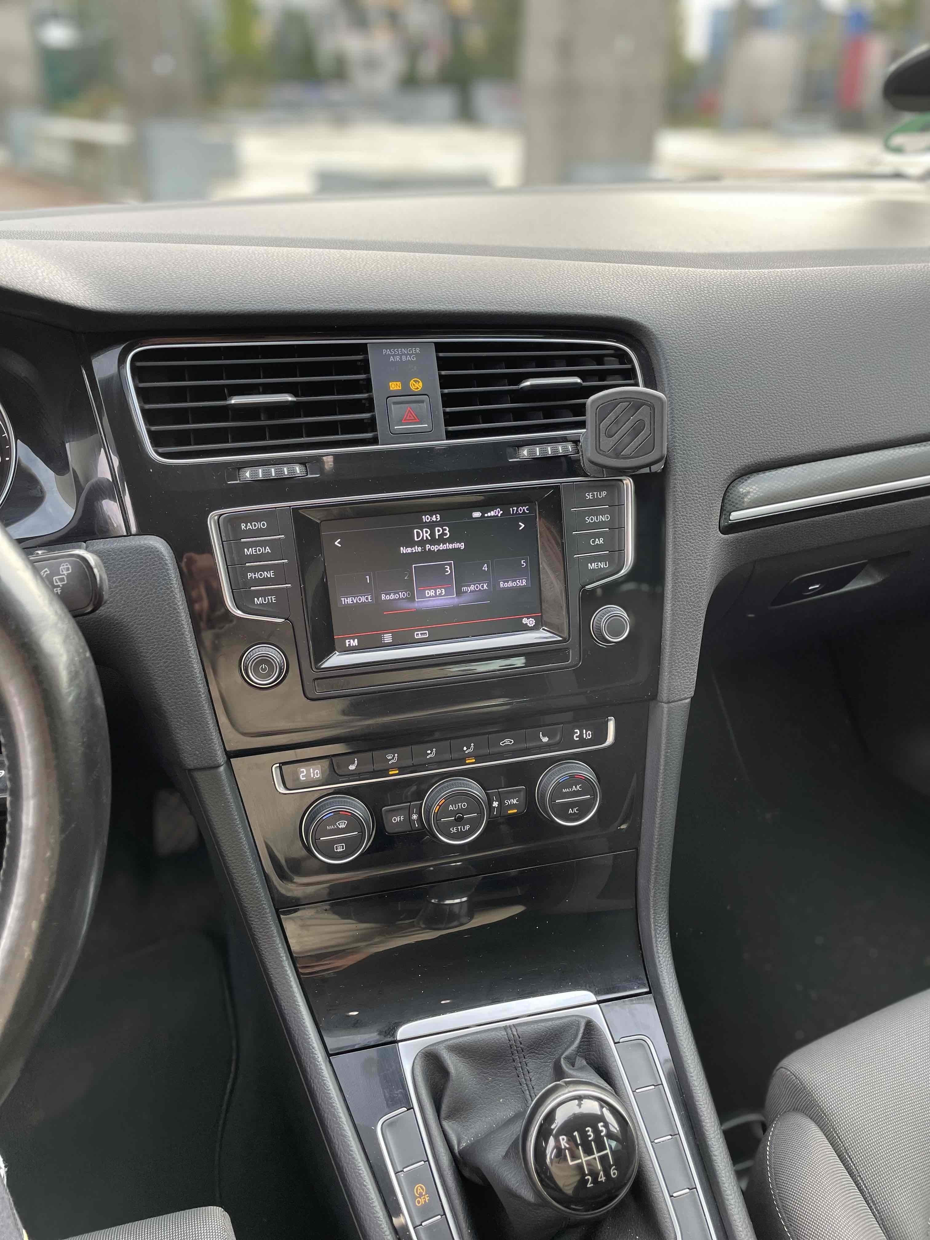Beige VW Golf VII fra 2014