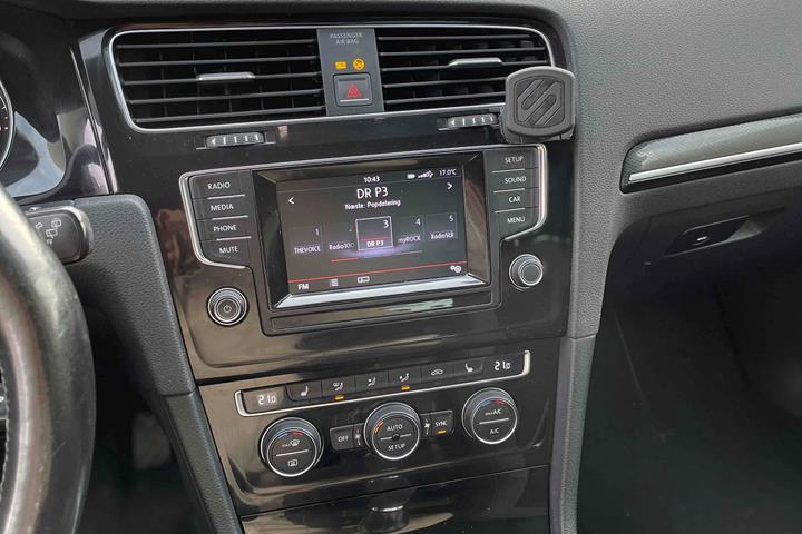 Beige VW Golf VII fra 2014