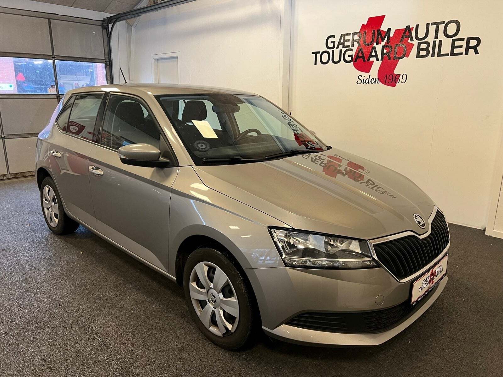 Beige Skoda Fabia fra 2019