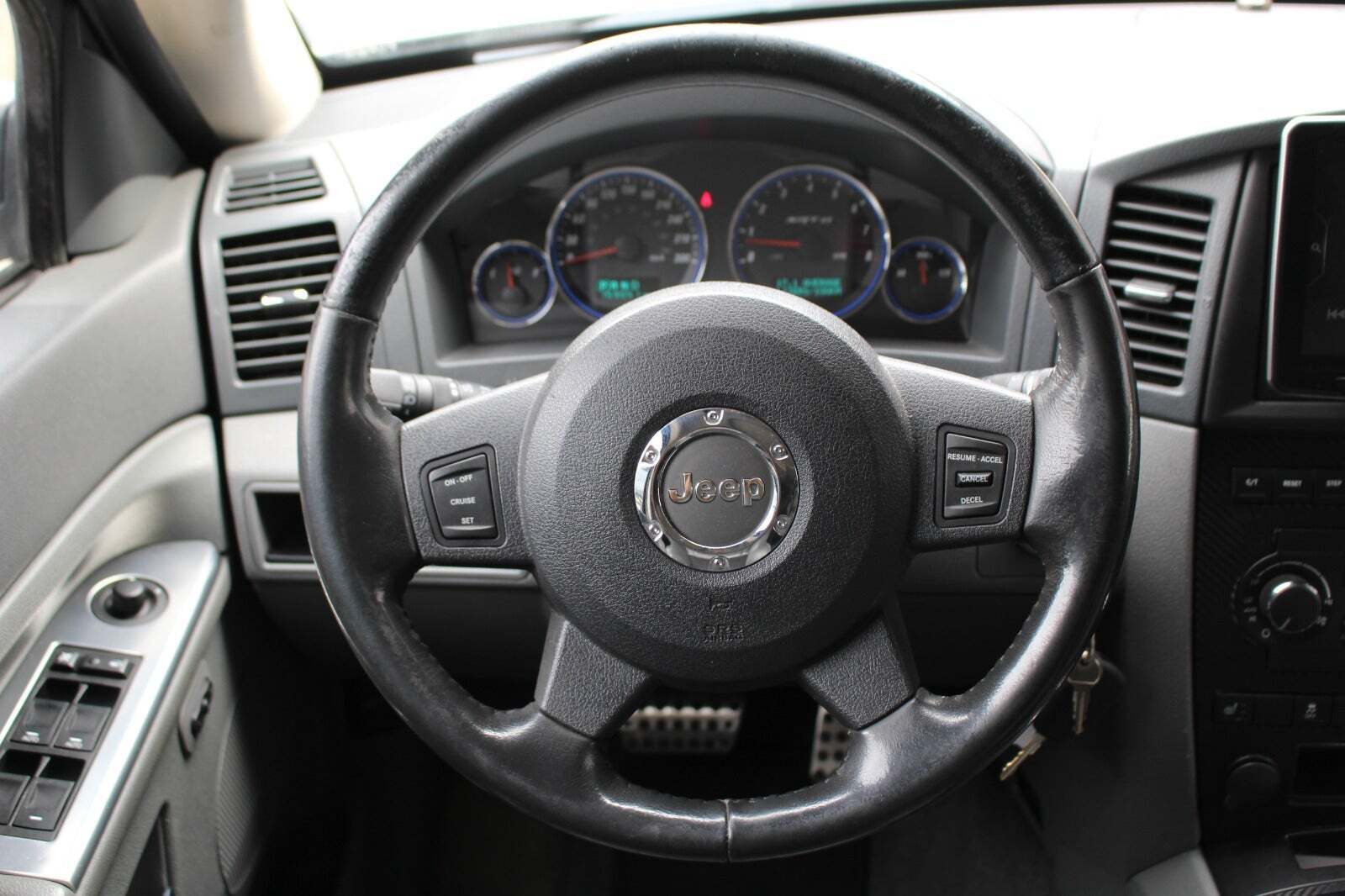 Sort Jeep Grand Cherokee fra 2007