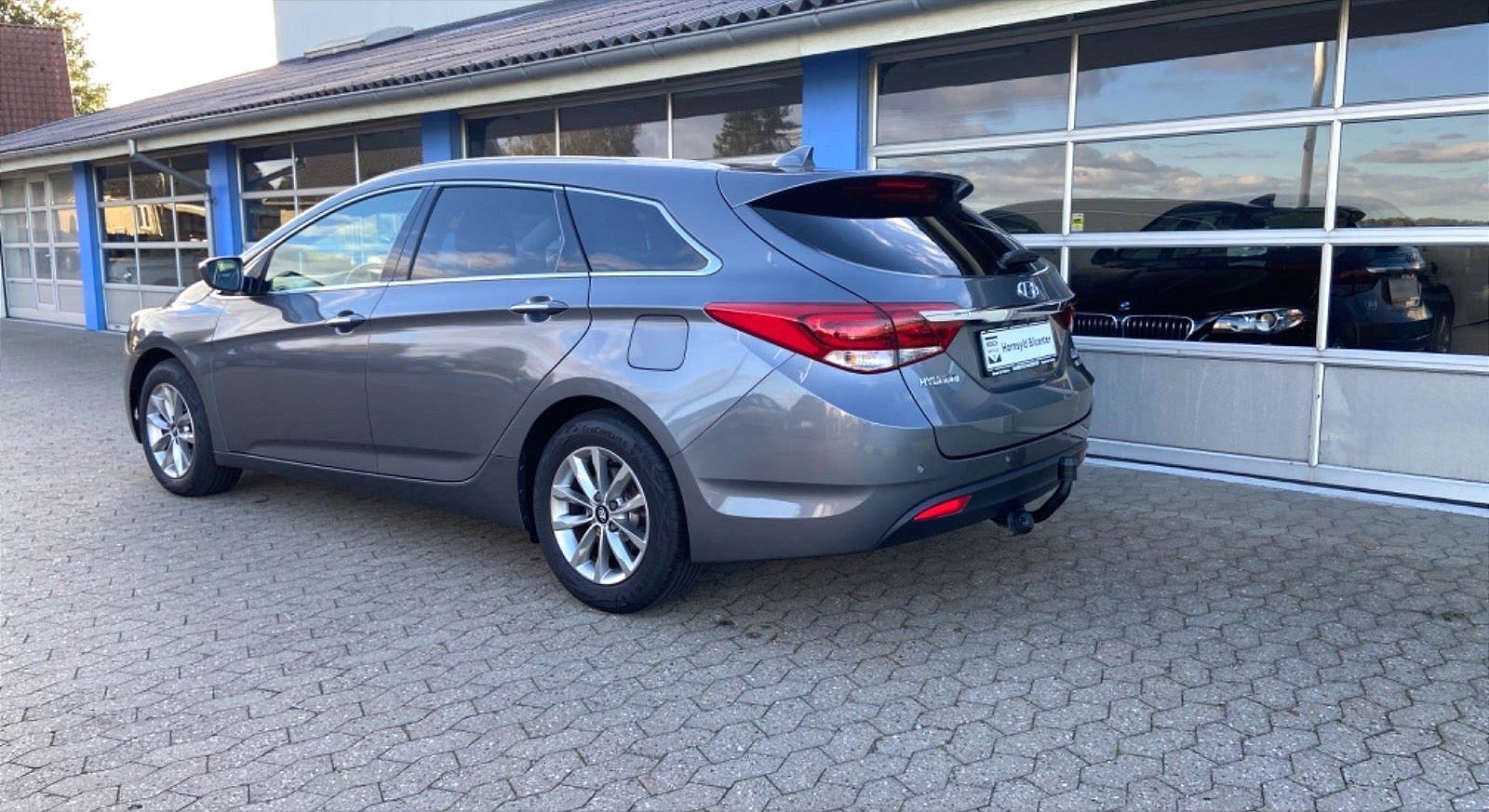 Grå Hyundai i40 fra 2016