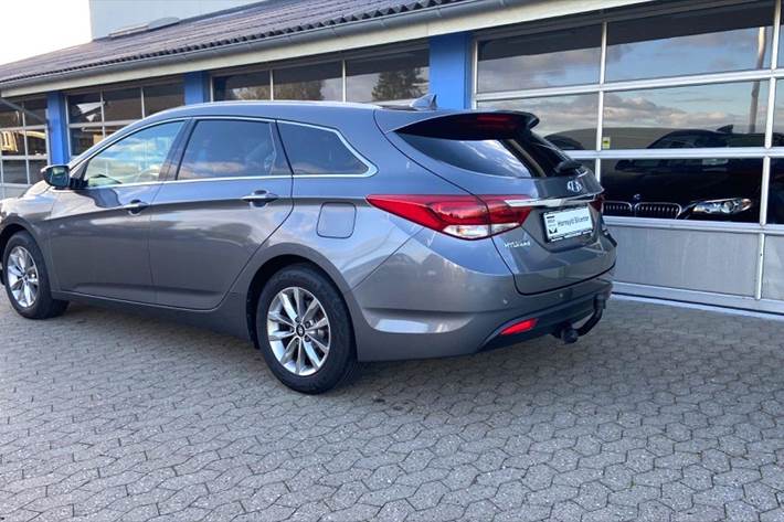Grå Hyundai i40 fra 2016