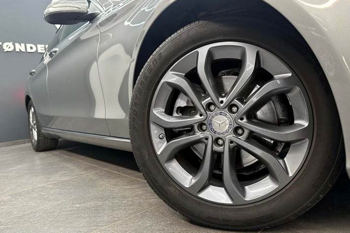 Grå Mercedes C220 fra 2014