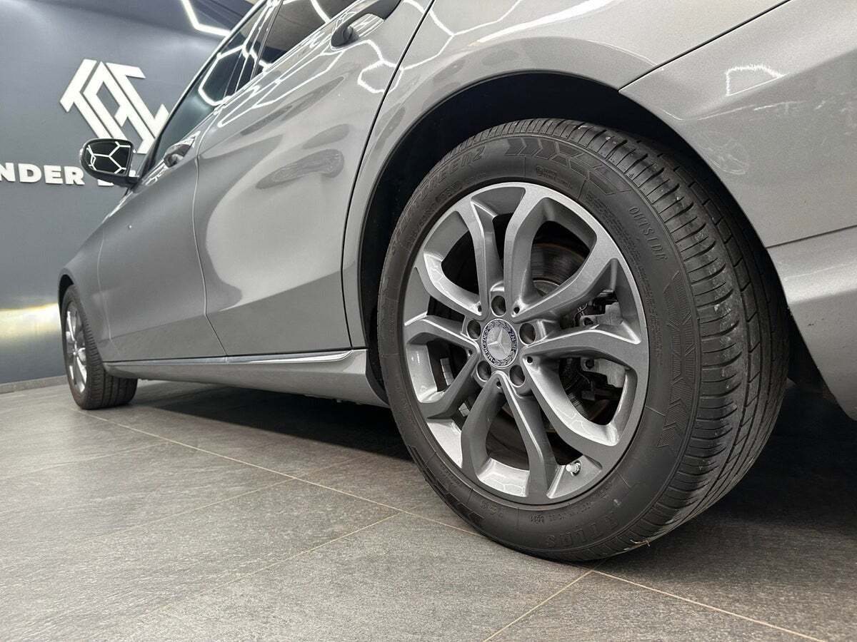 Grå Mercedes C220 fra 2014
