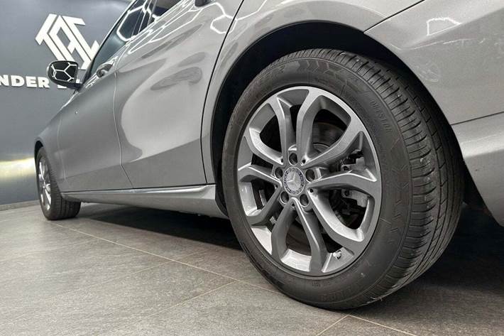 Grå Mercedes C220 fra 2014