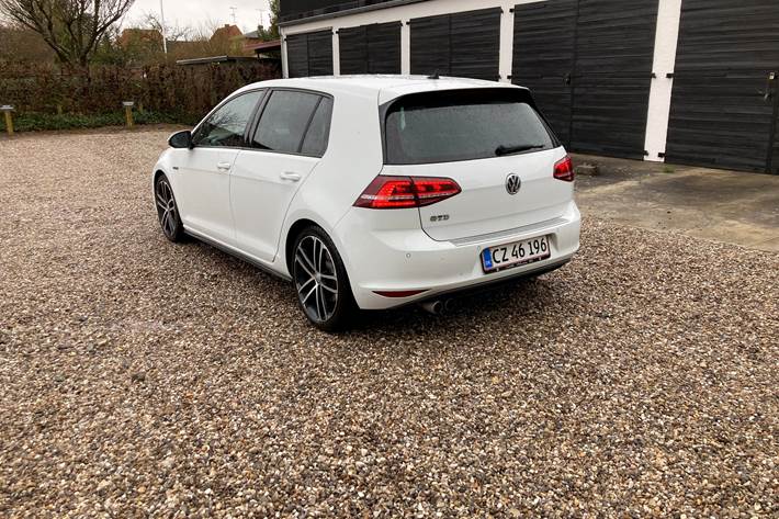 Hvid VW Golf VII fra 2013