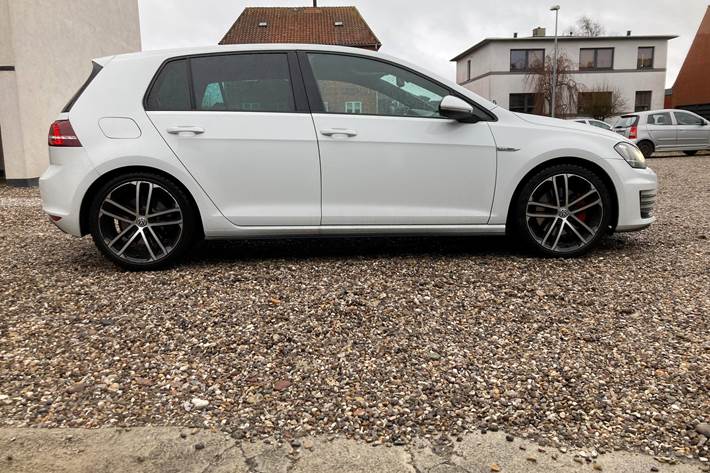 Hvid VW Golf VII fra 2013