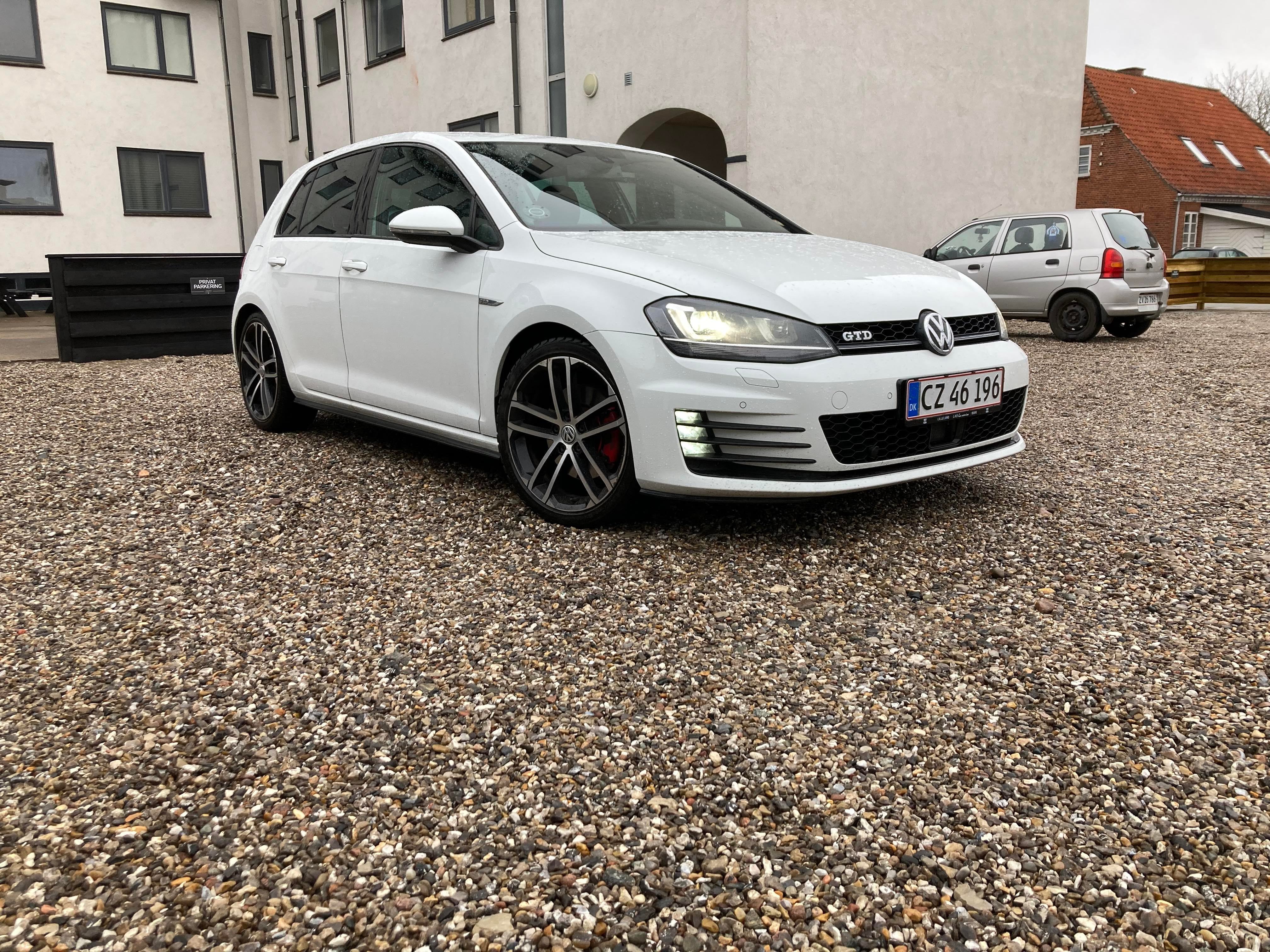 Hvid VW Golf VII fra 2013