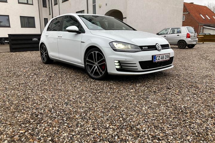 Hvid VW Golf VII fra 2013