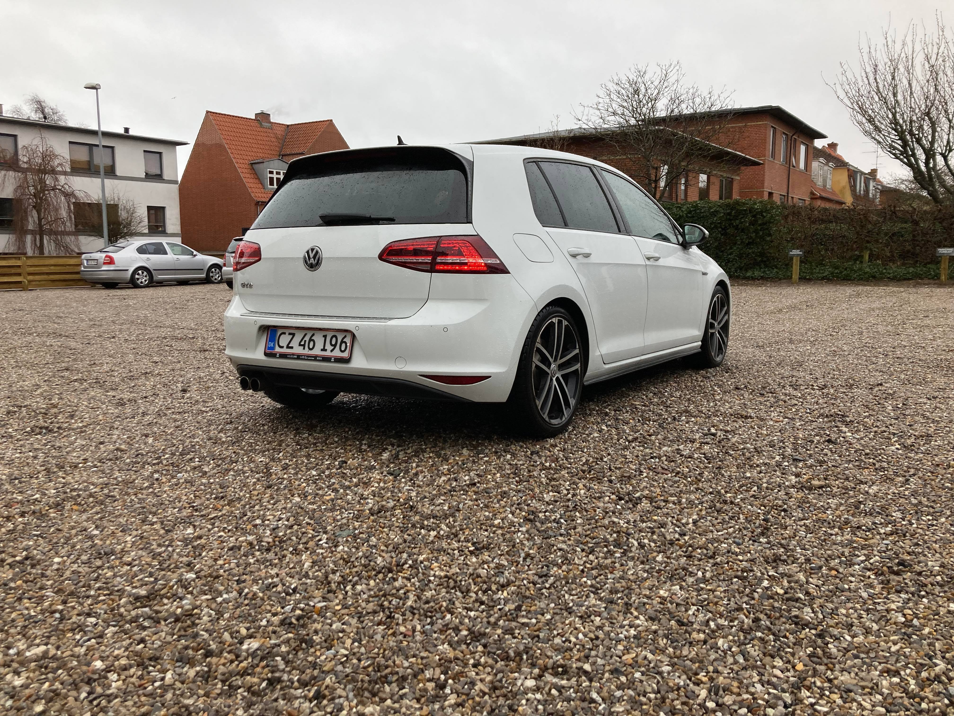 Hvid VW Golf VII fra 2013