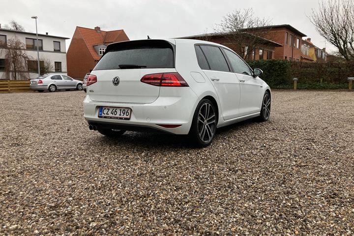 Hvid VW Golf VII fra 2013