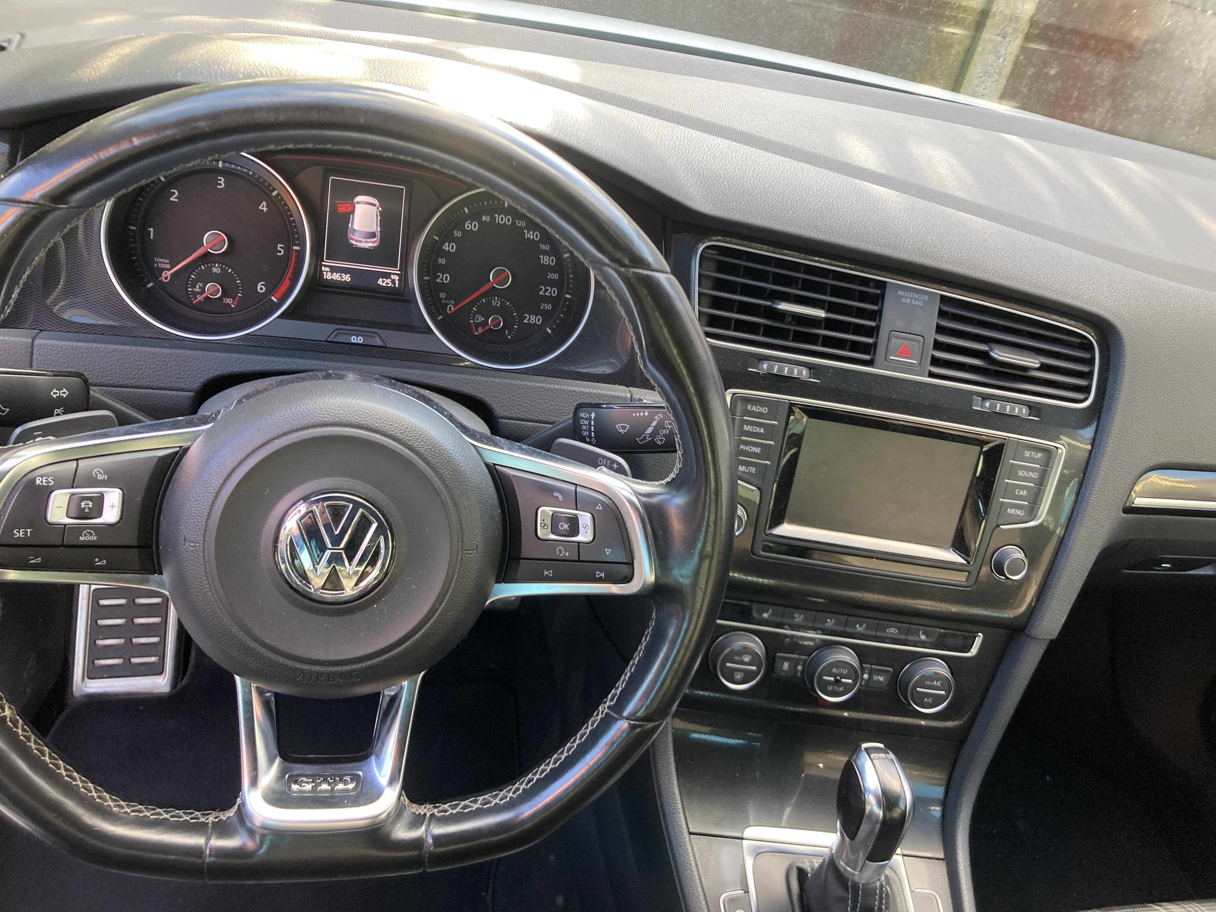 Hvid VW Golf VII fra 2013