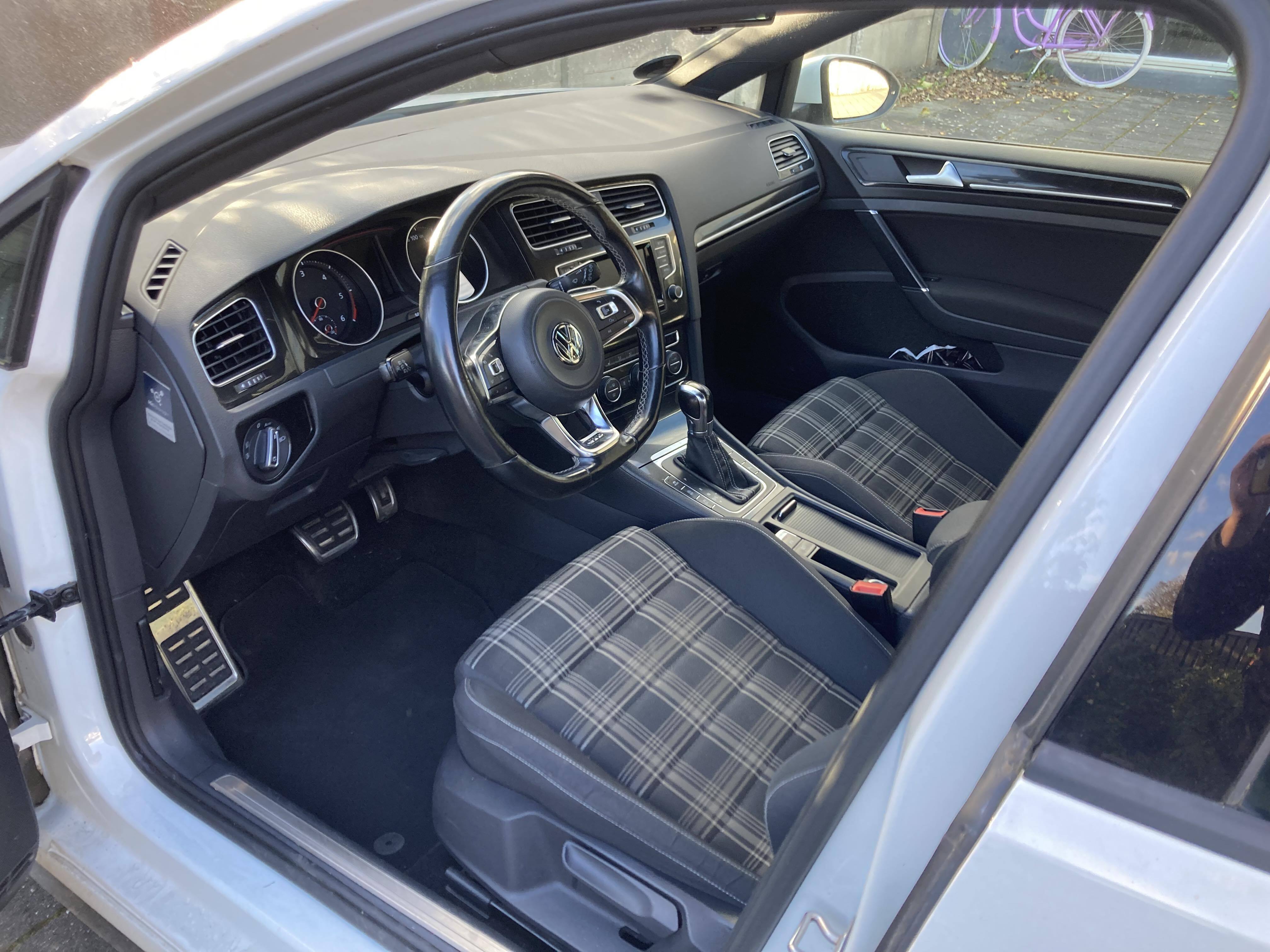 Hvid VW Golf VII fra 2013