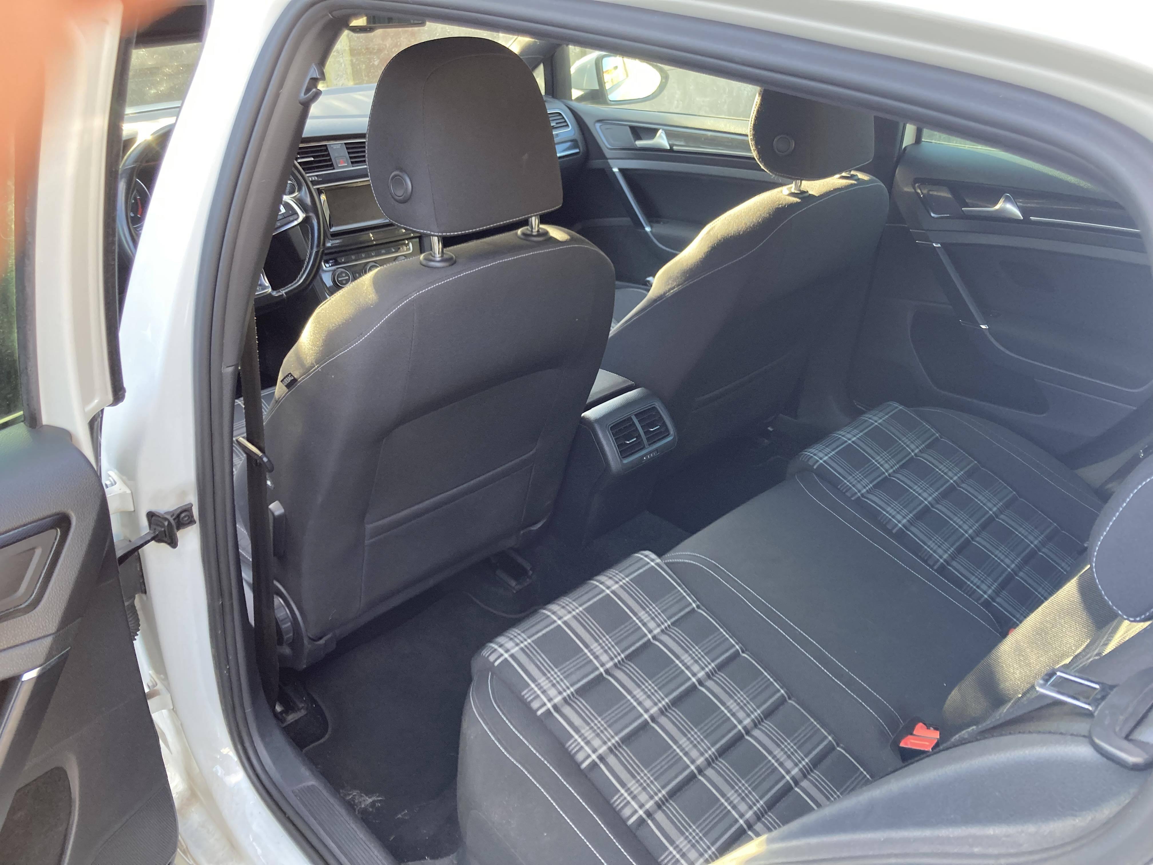 Hvid VW Golf VII fra 2013