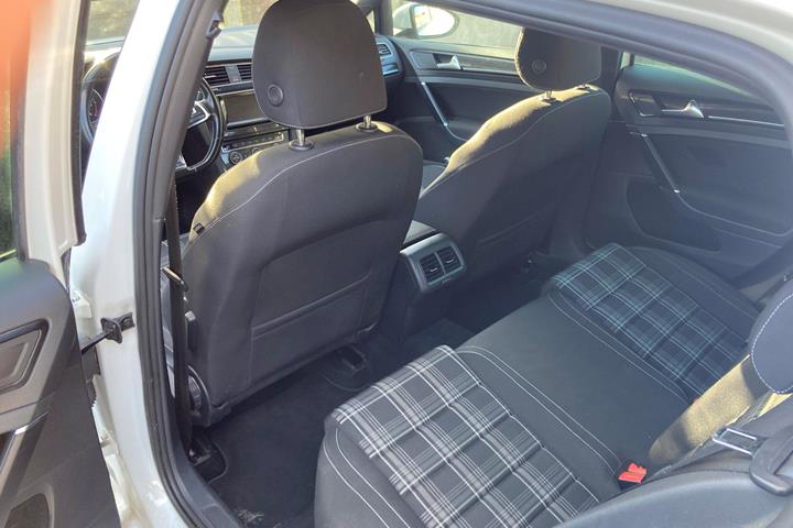 Hvid VW Golf VII fra 2013