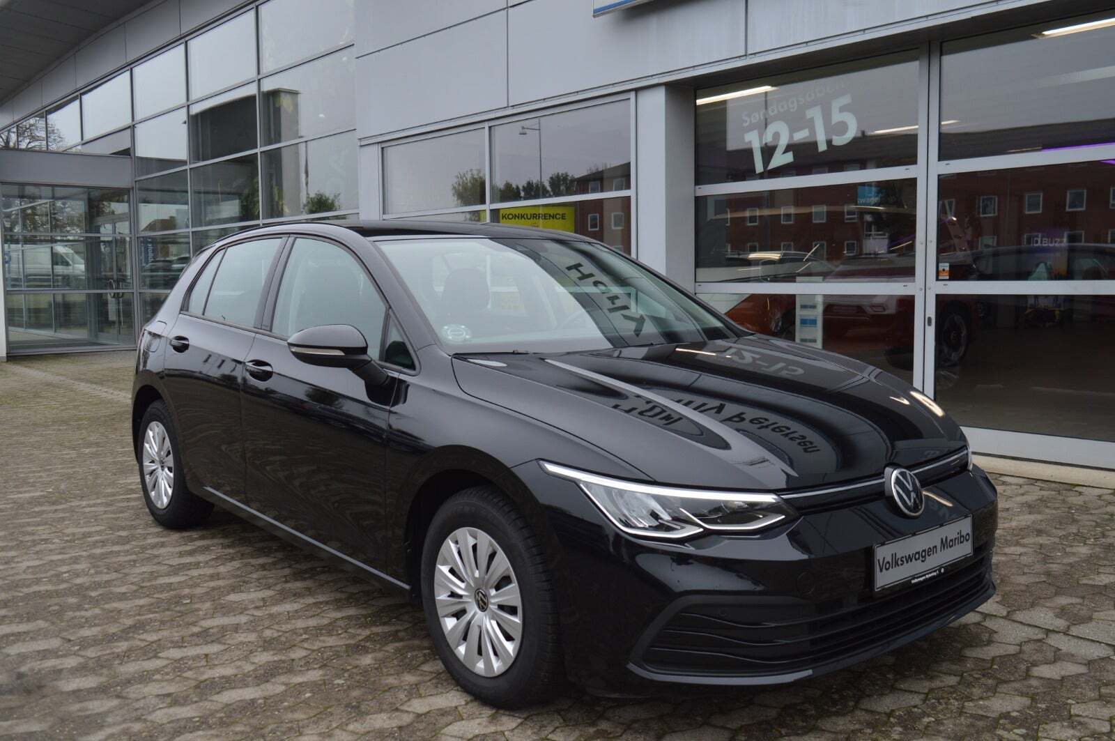 Grå VW Golf VIII fra 2021