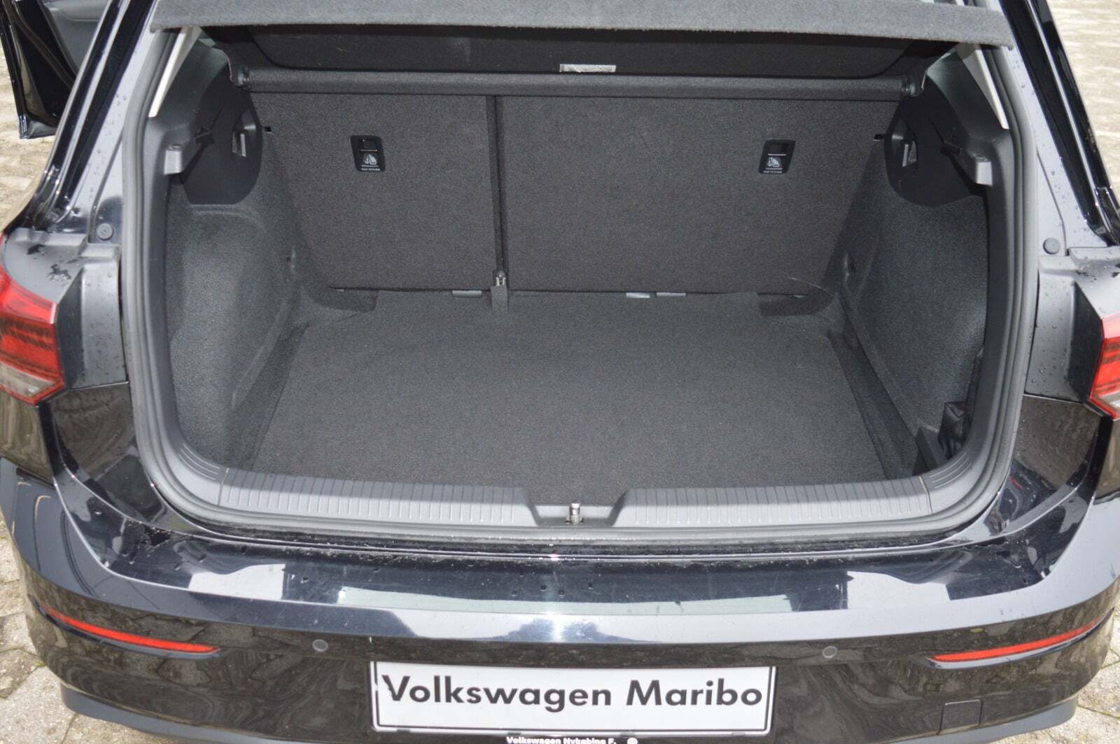 Grå VW Golf VIII fra 2021
