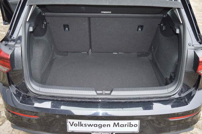 Grå VW Golf VIII fra 2021