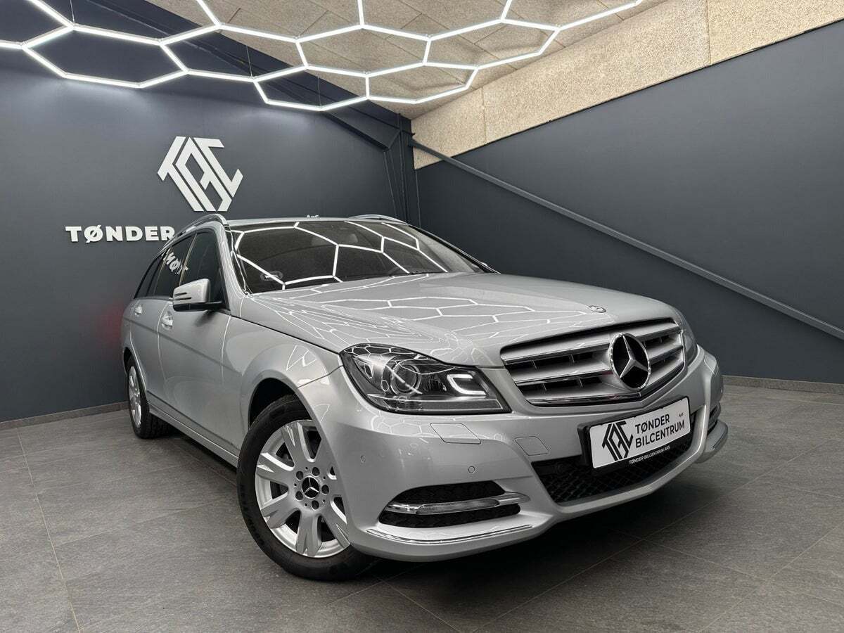 Grå Mercedes C200 fra 2013