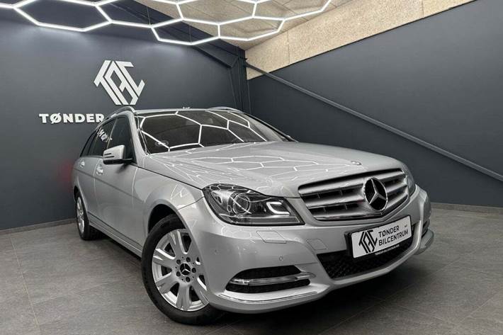 Grå Mercedes C200 fra 2013