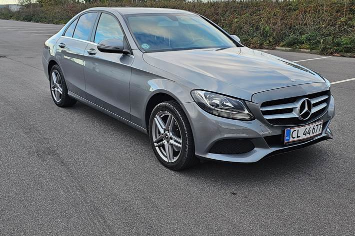 Grå Mercedes C200 fra 2015