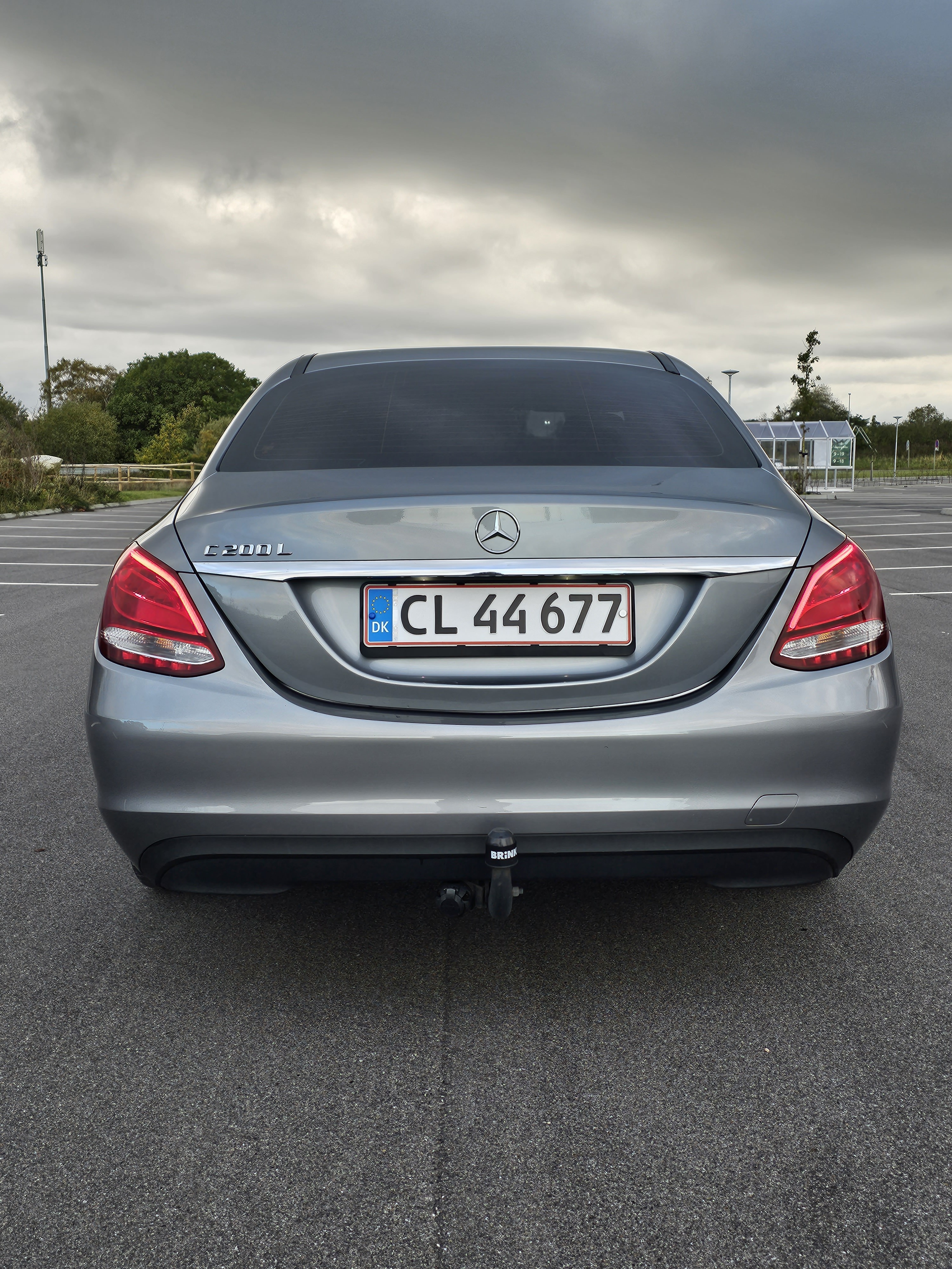 Grå Mercedes C200 fra 2015