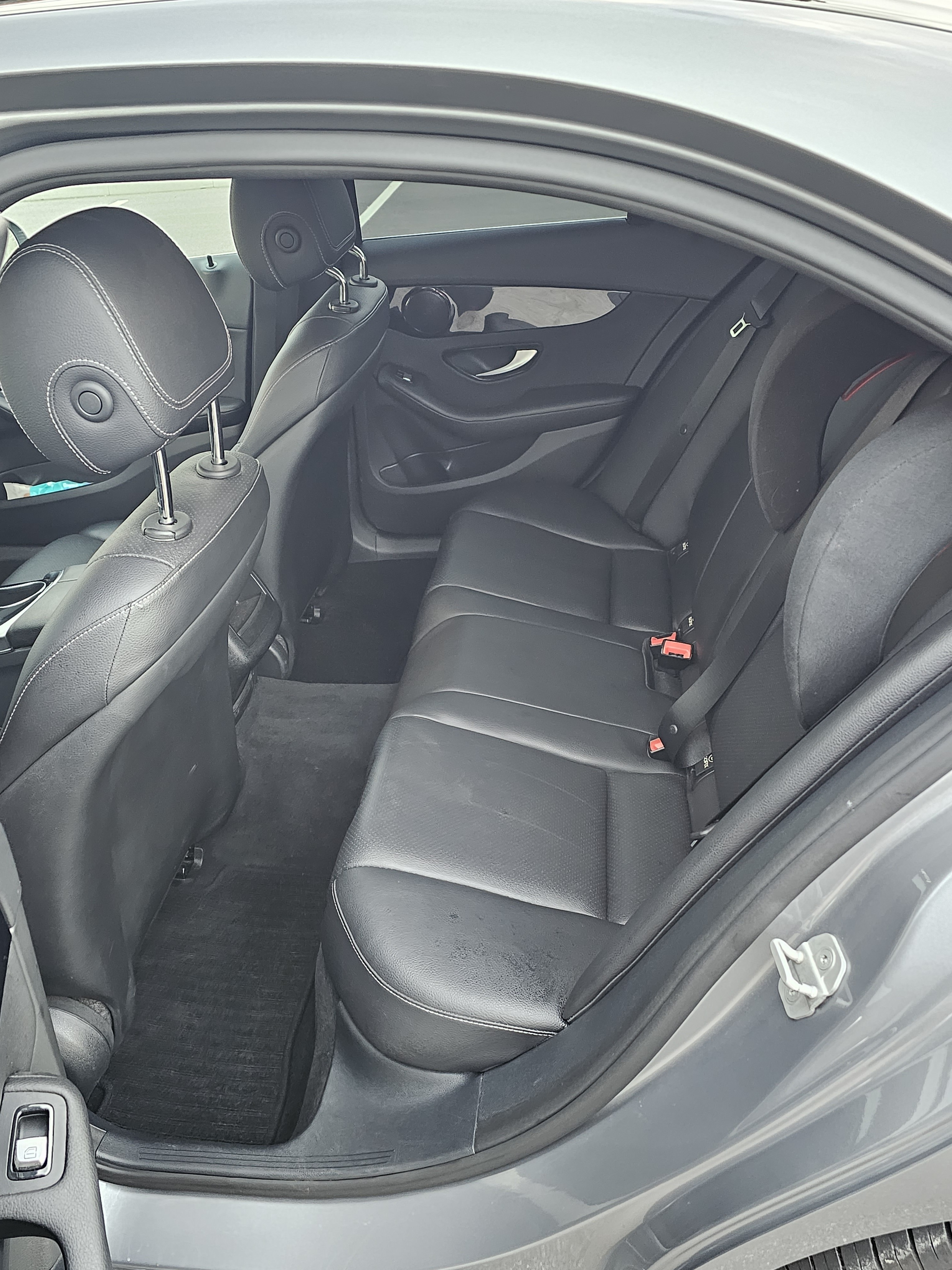 Grå Mercedes C200 fra 2015