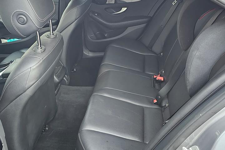 Grå Mercedes C200 fra 2015