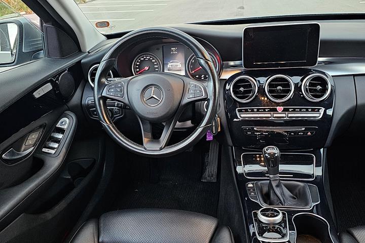 Grå Mercedes C200 fra 2015