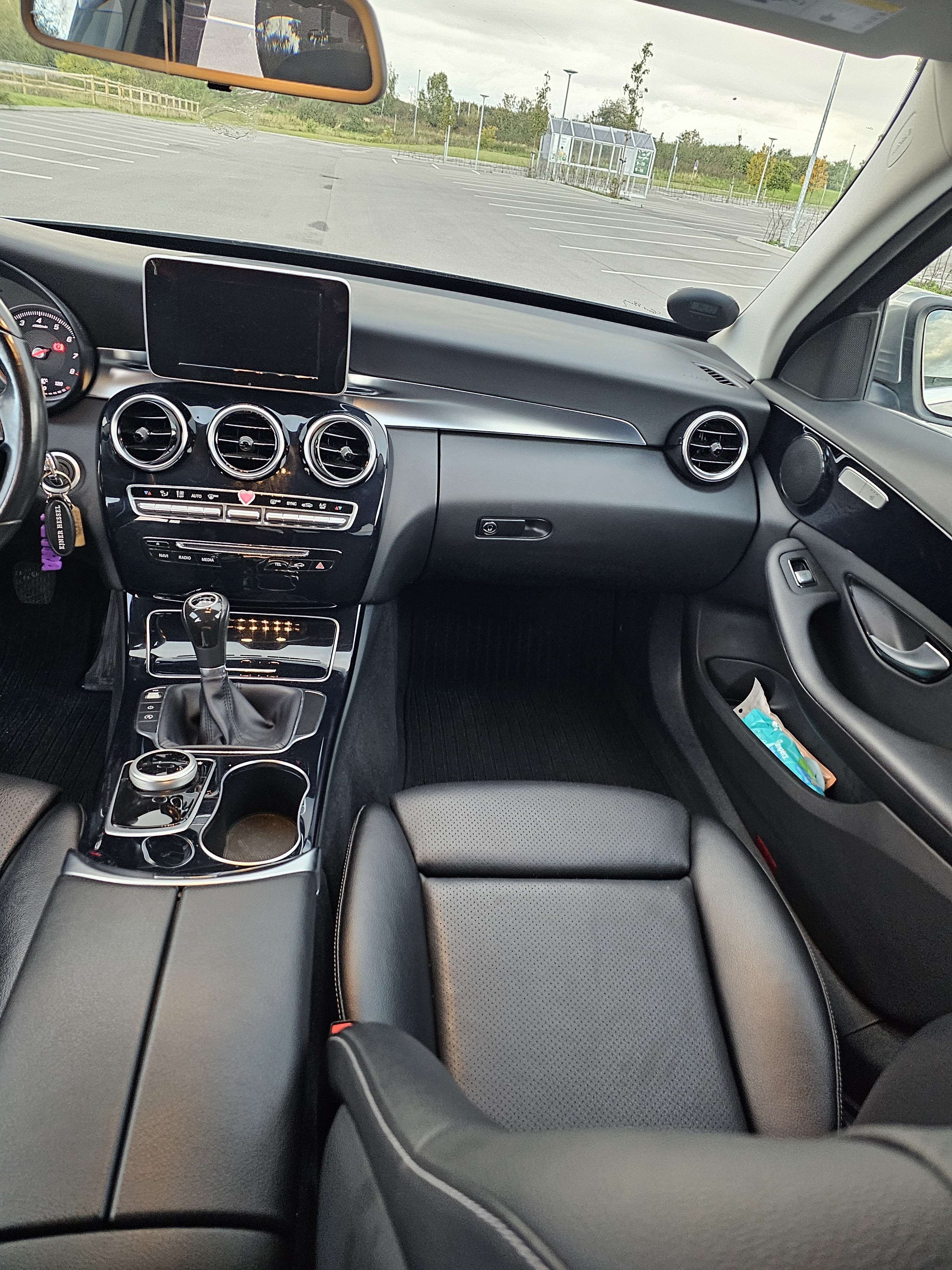 Grå Mercedes C200 fra 2015