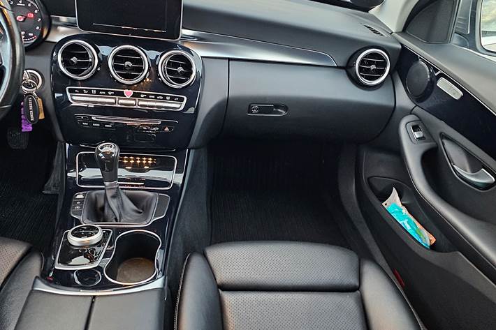 Grå Mercedes C200 fra 2015