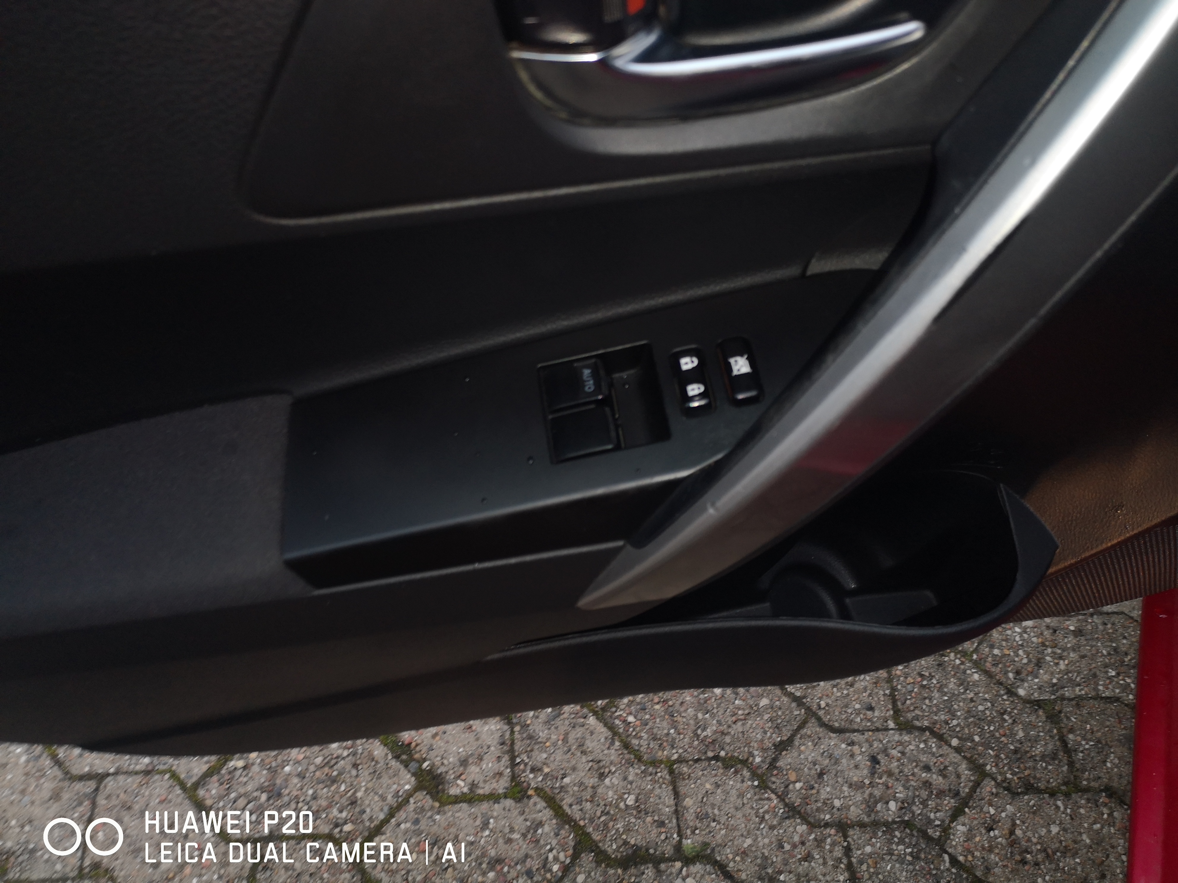 Rød Toyota Auris fra 2014