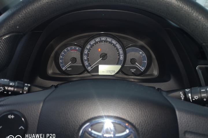 Rød Toyota Auris fra 2014