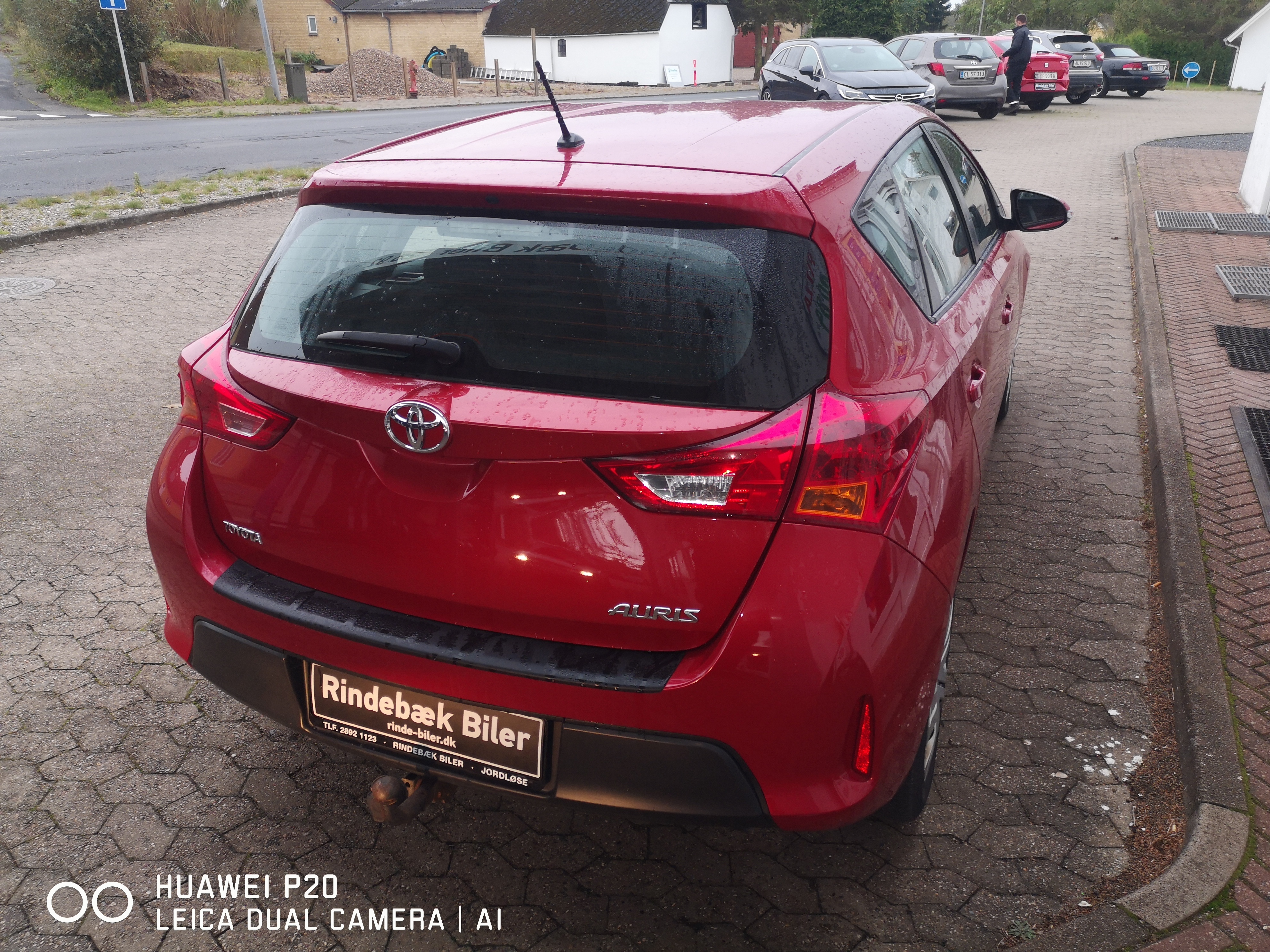 Rød Toyota Auris fra 2014