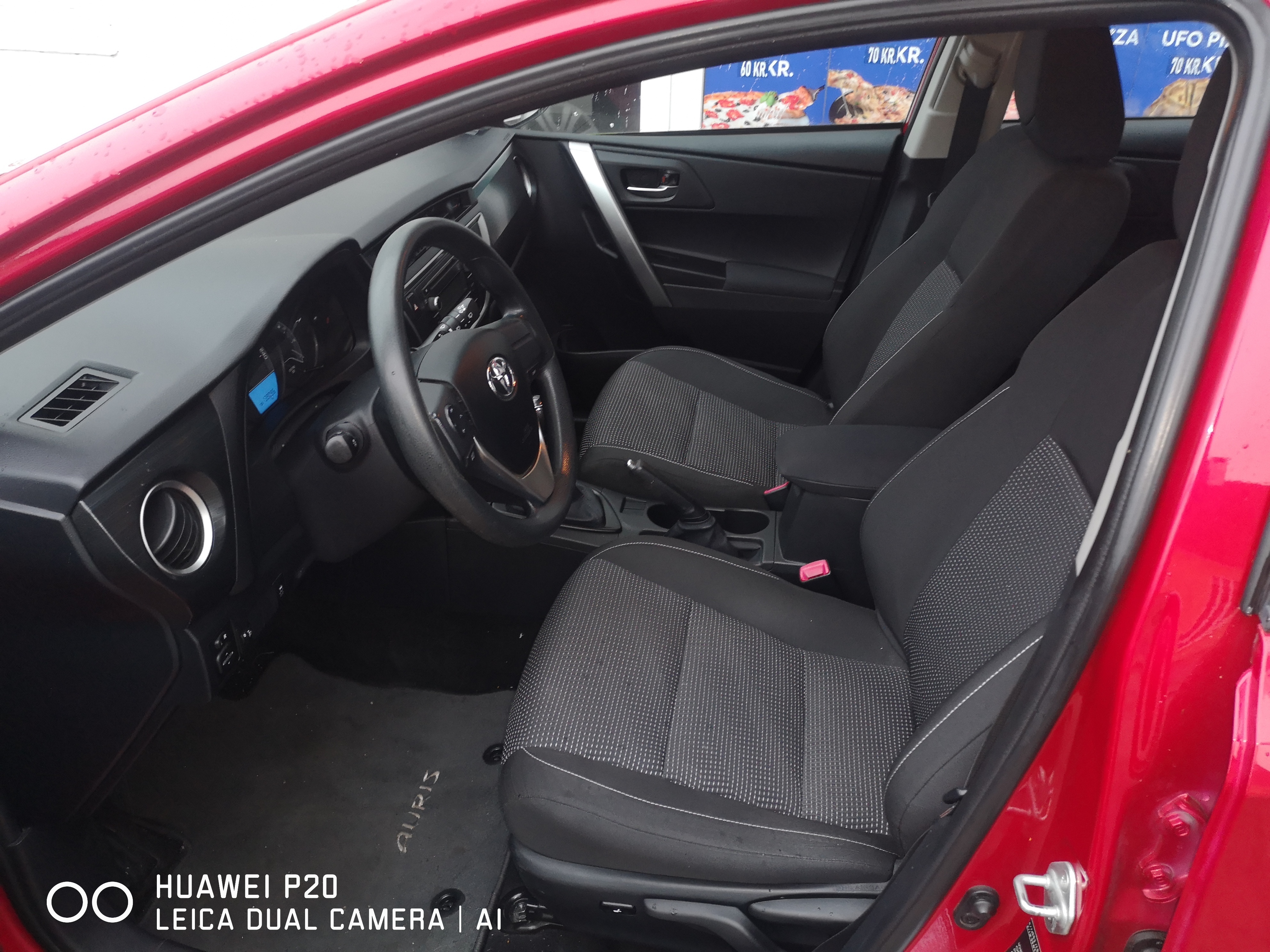 Rød Toyota Auris fra 2014